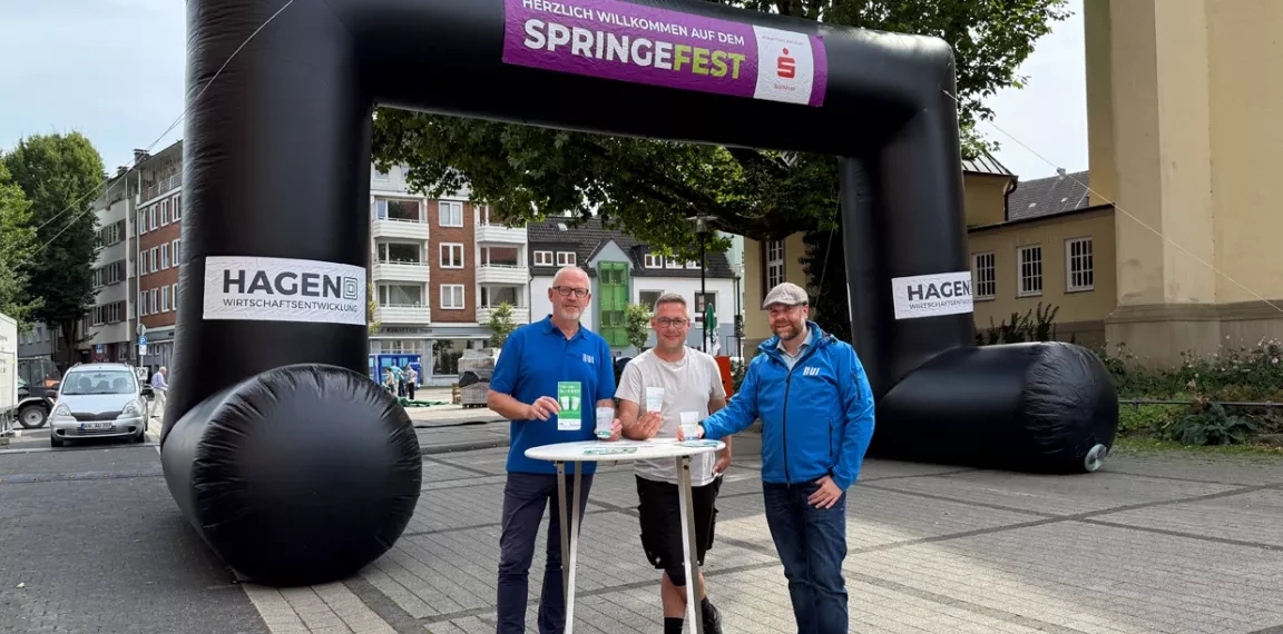 Ralf Herrmann, Wladimir Tisch und Thorsten Kohlof vor dem Einkauf zum Springefest